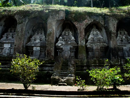 Rock-cut candi (shrines) that are carved into some 7-metre-high sheltered niches