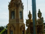 Statues outside the Wat Kamphaeng