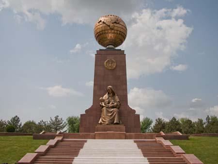 Crying Mother Monument 