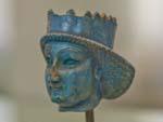 Ceramic head with crown