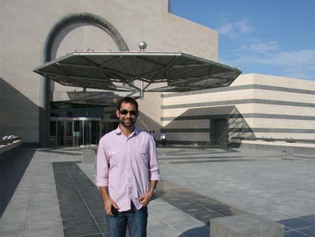 Travis at the entrance of the Museum of Islamic Art